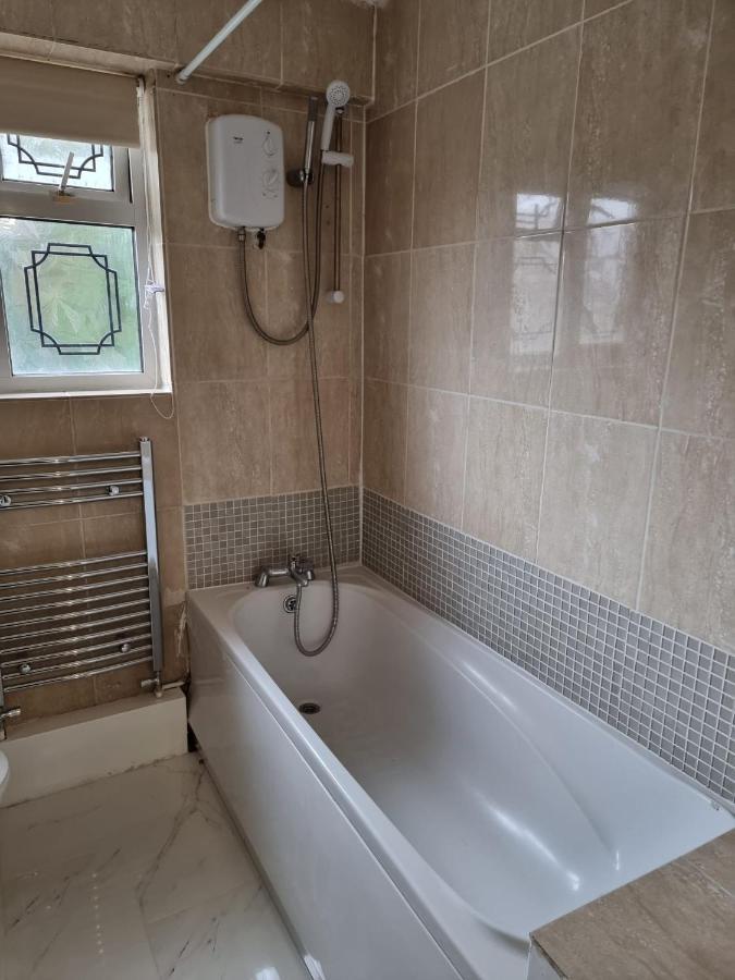 Crane Home In Dagenham With Free Wi Fi מראה חיצוני תמונה